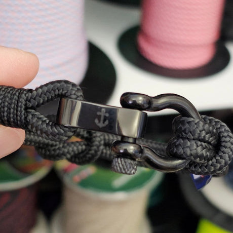 CAPTAIN Black Shackle Bracelet