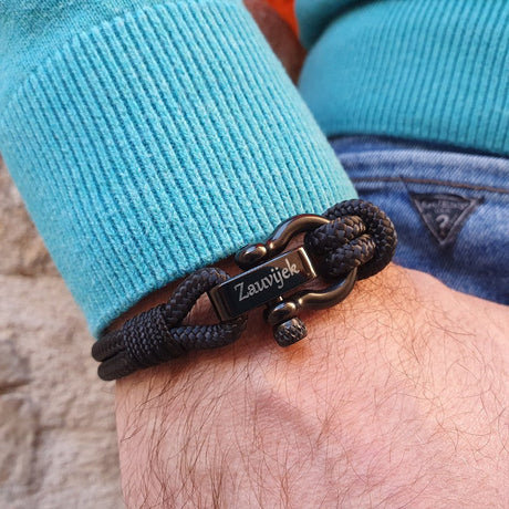 CAPTAIN Black Shackle Bracelet