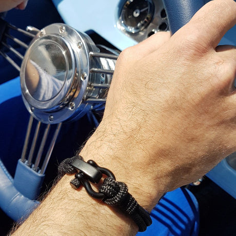 CAPTAIN Black Shackle Bracelet