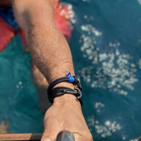 CAPTAIN Black Shackle Bracelet - Blue