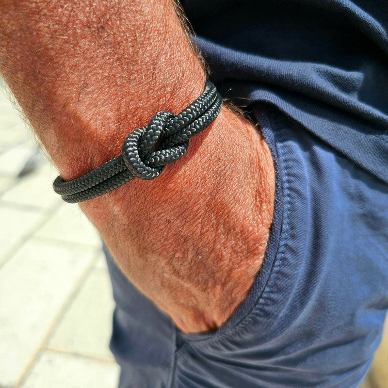 CAPTAIN Black Shackle Bracelet - Electric Blue