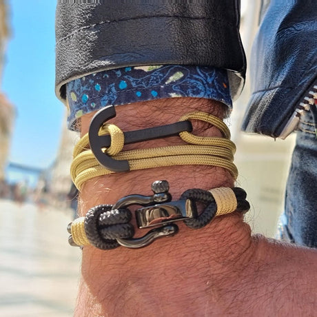 CAPTAIN Black Shackle Bracelet - Gold