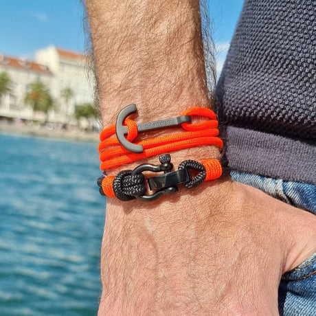 CAPTAIN Black Shackle Bracelet - Neon Orange