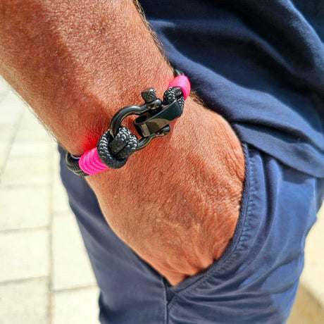 CAPTAIN Black Shackle Bracelet - Neon Pink