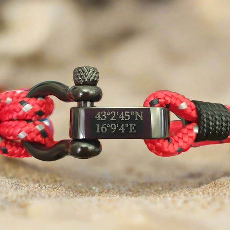 CAPTAIN Black Shackle Bracelet - Red Mix