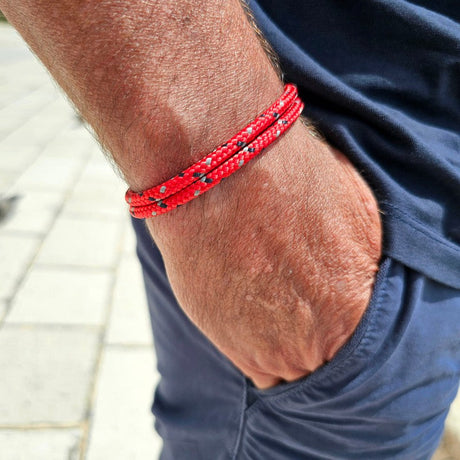 CAPTAIN Black Shackle Bracelet - Red Mix